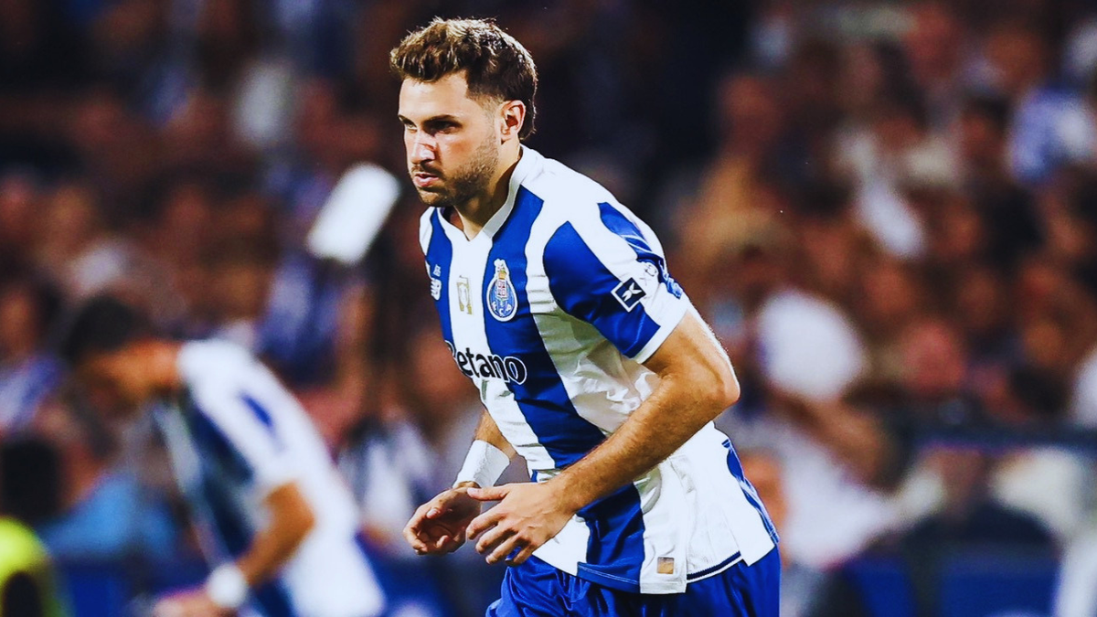 Santiago Giménez es presentado como nuevo jugador del Porto
